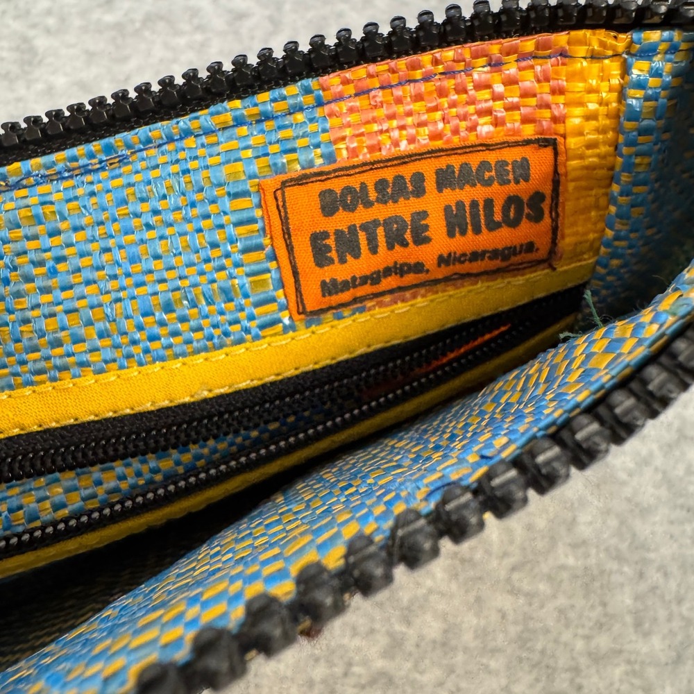 Entre Hilos Handwoven Cosmetic Bag Matagalpa Nicaragua Indigenous Artisan Pouch - Picture 3 of 10